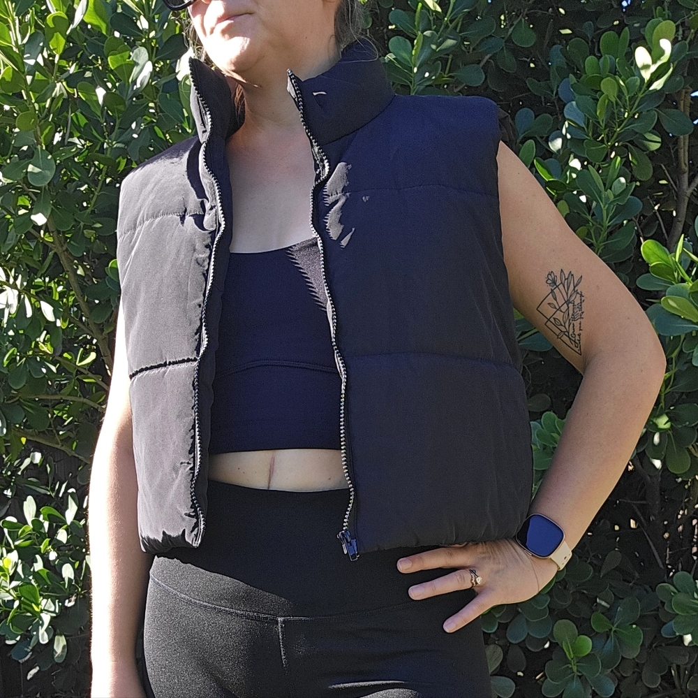 SHEIN Black Cropped Puffer Vest Size M Zip Front High Neck